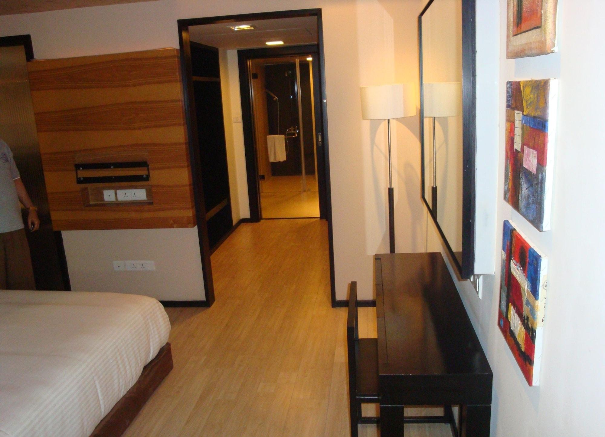 Davanam Sarovar Portico Suites Bangalore Exterior foto