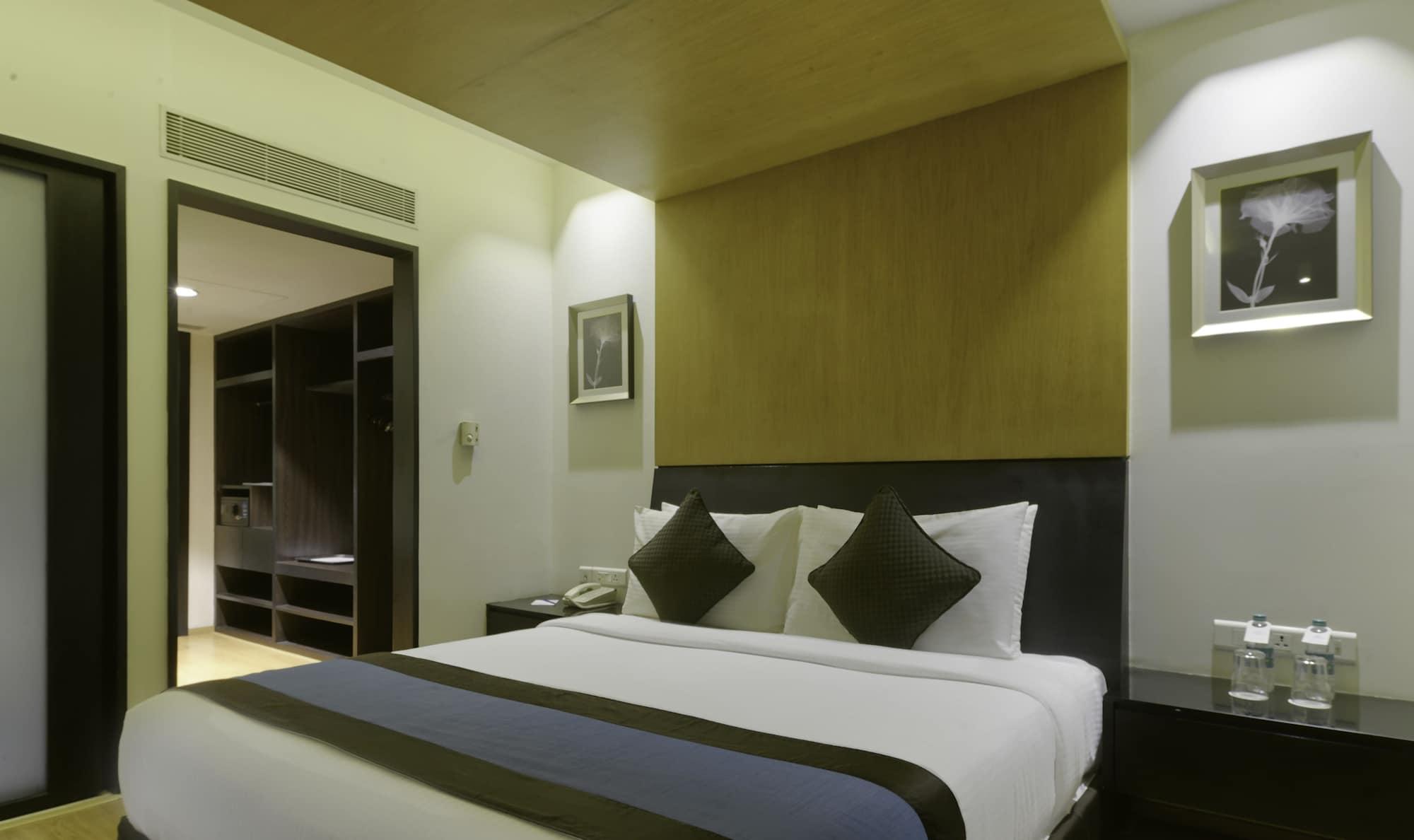 Davanam Sarovar Portico Suites Bangalore Exterior foto