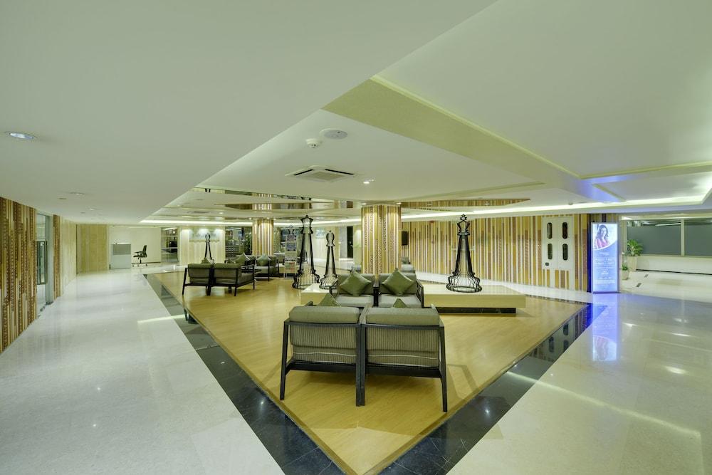 Davanam Sarovar Portico Suites Bangalore Exterior foto
