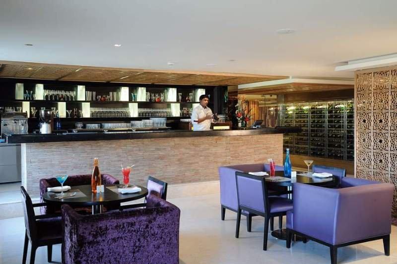 Davanam Sarovar Portico Suites Bangalore Exterior foto